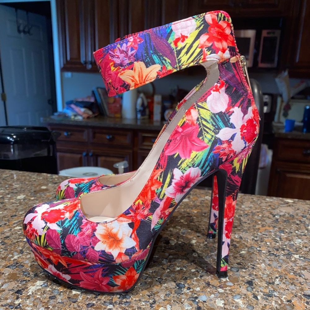 QUPID FLORAL HEELS